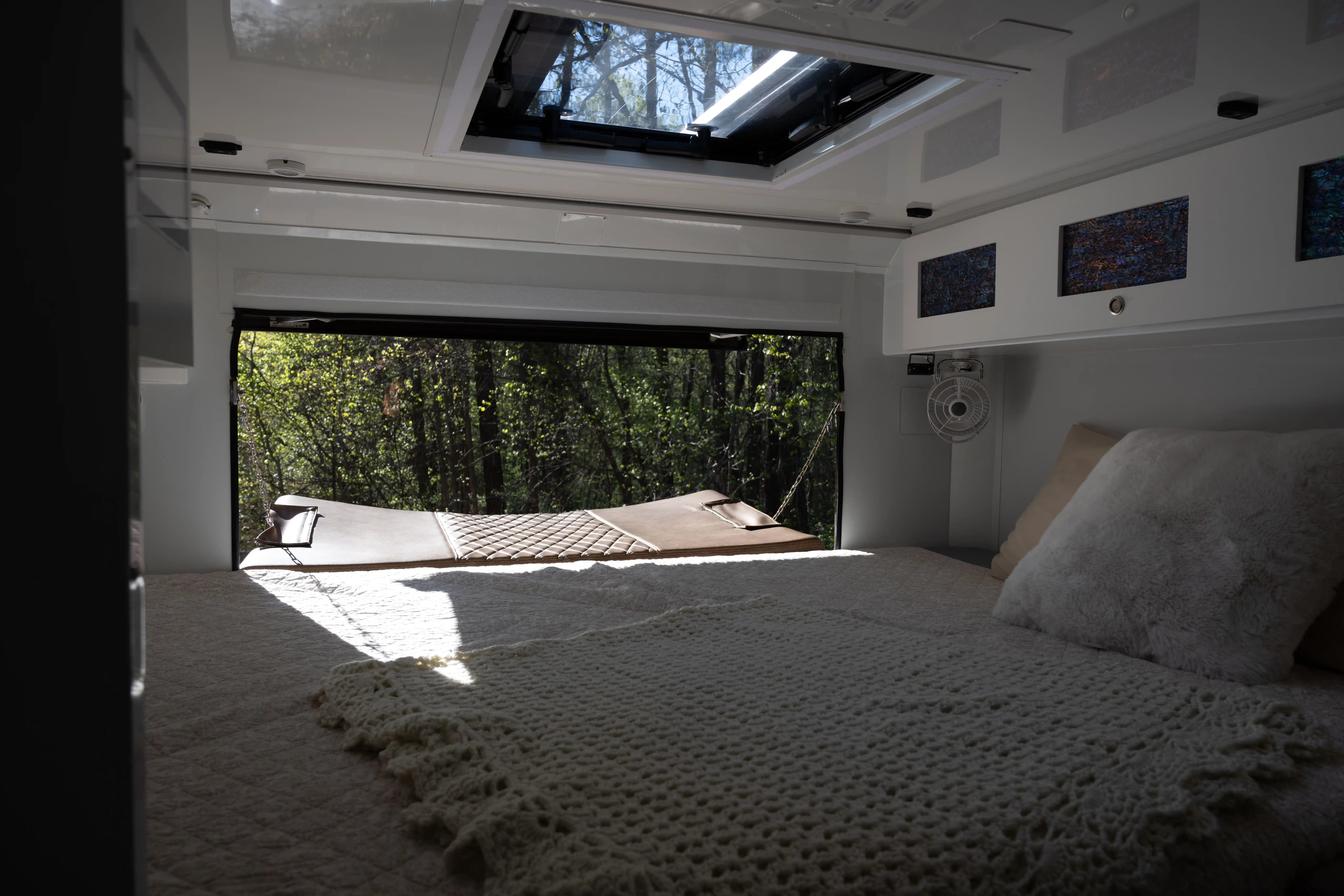 2021 Ford F-550 Expedition Vehicle