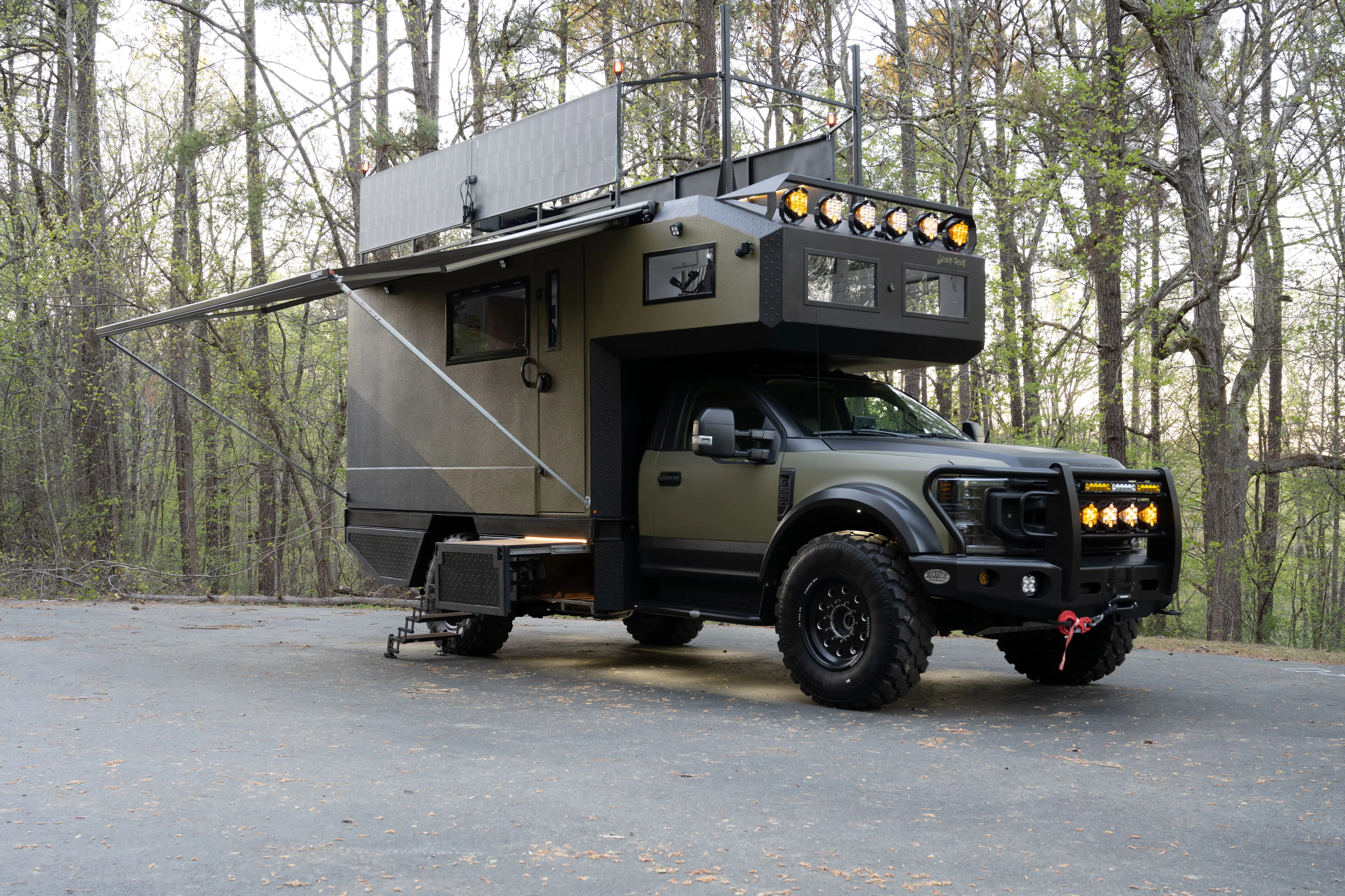 2021 Ford F-550 Expedition Vehicle