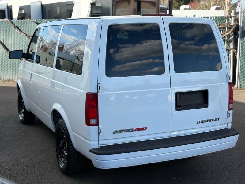 2003 Chevrolet Astro LT - 5