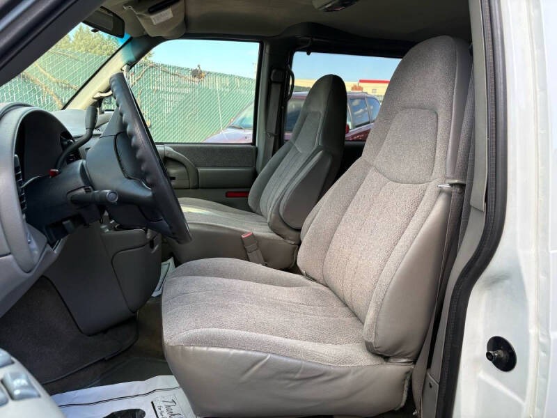 2003 Chevrolet Astro LT