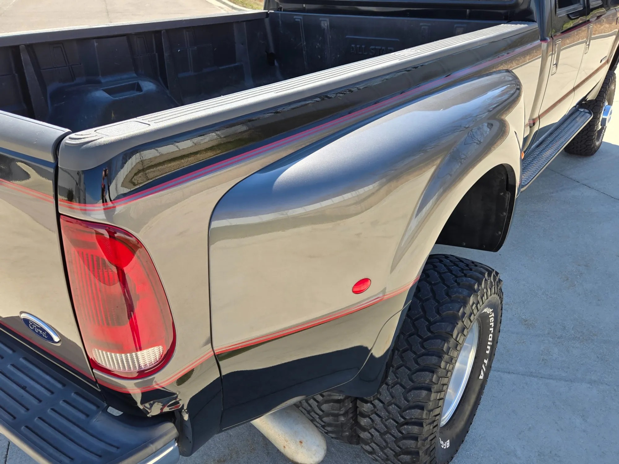 57k-Mile 2002 Ford F-350 Super Duty Lariat LE