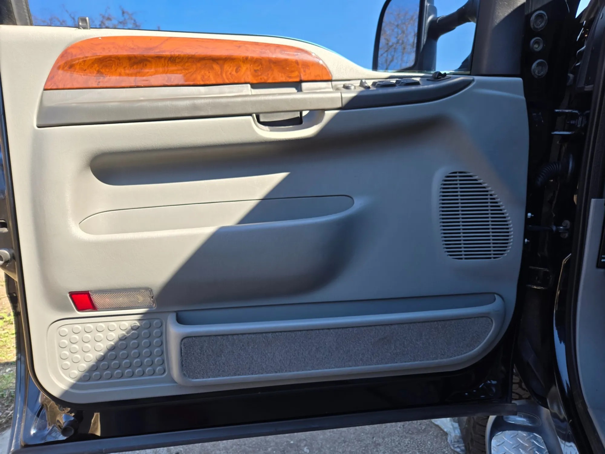 57k-Mile 2002 Ford F-350 Super Duty Lariat LE