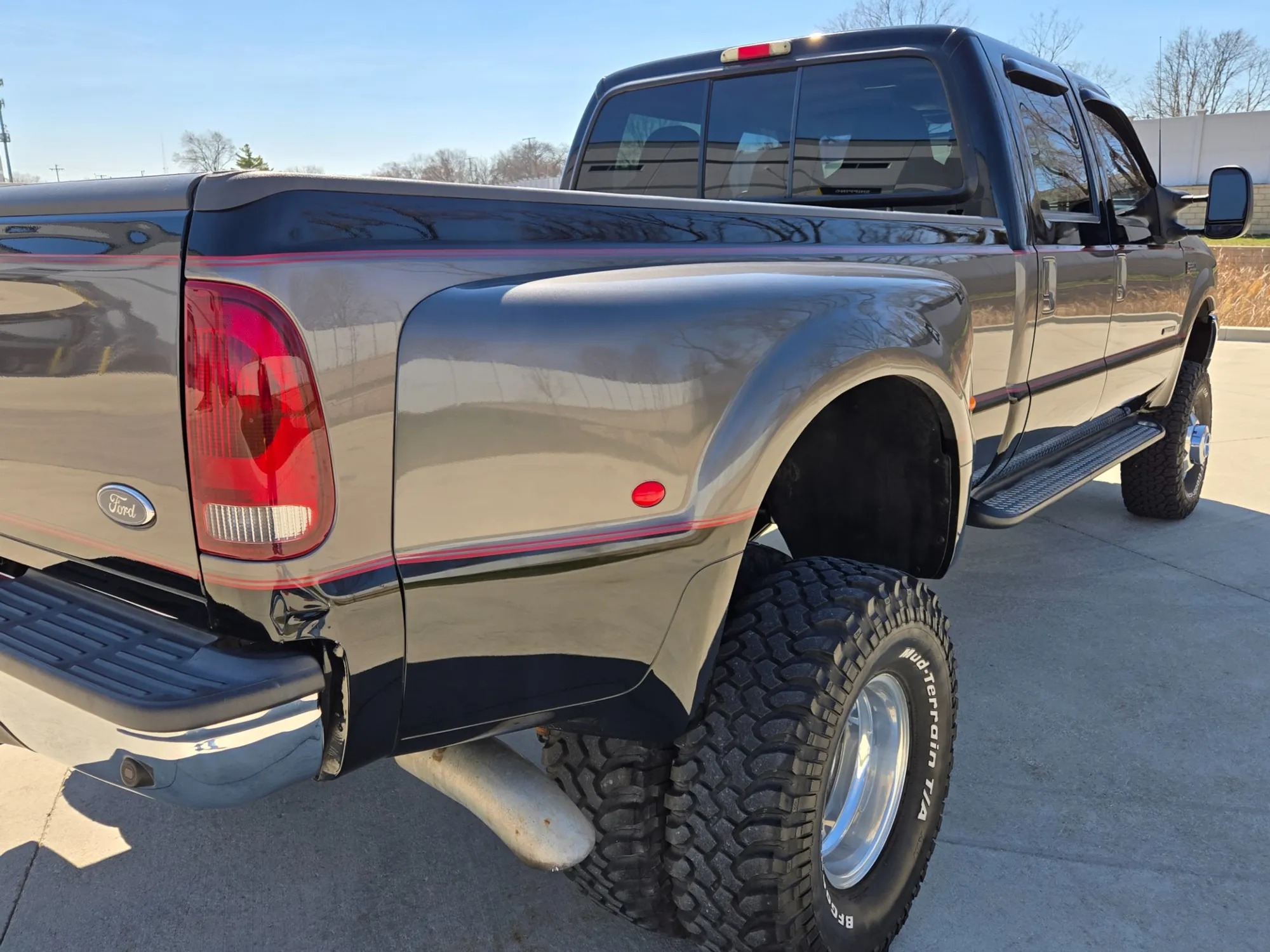 57k-Mile 2002 Ford F-350 Super Duty Lariat LE