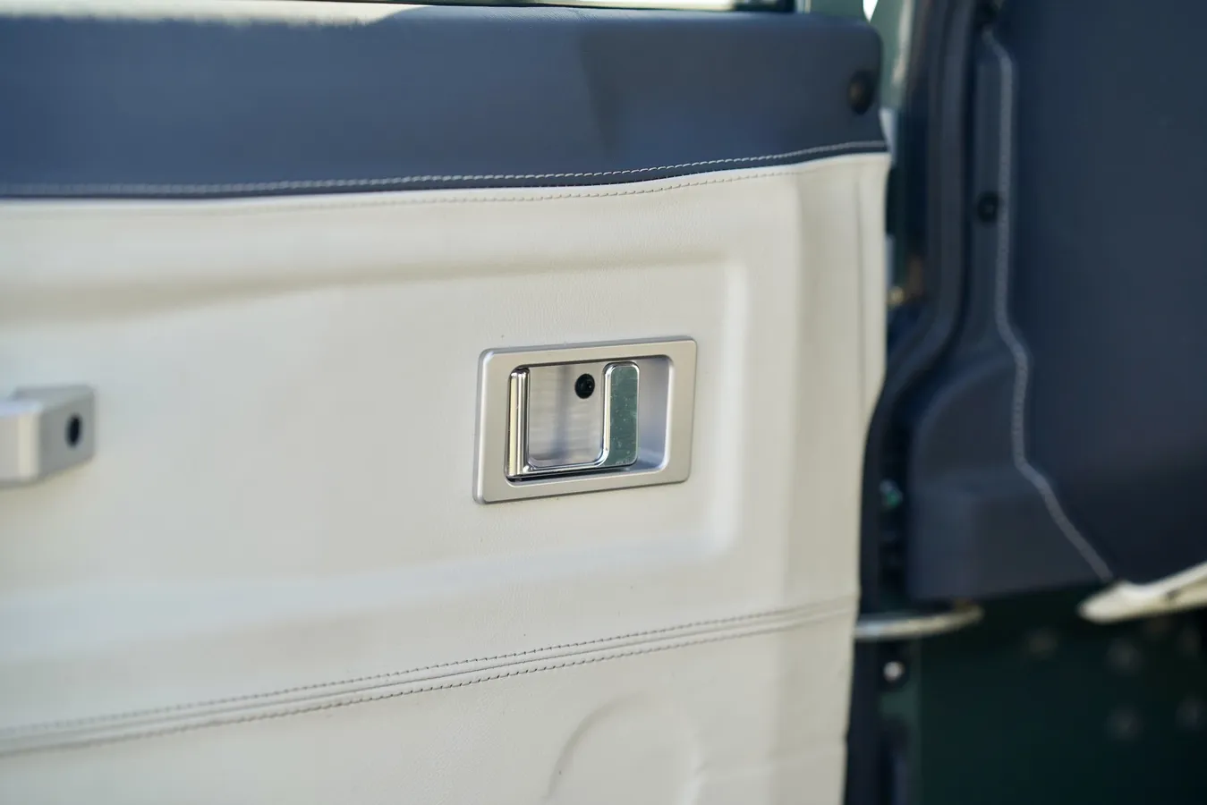 Restomod 1997 Land Rover Defender 90 Soft Top