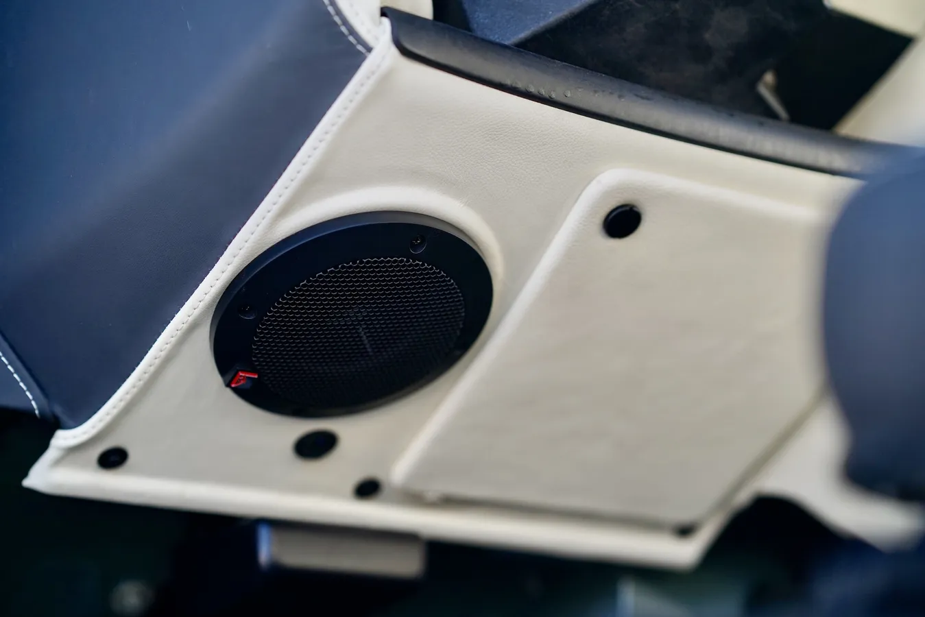 Restomod 1997 Land Rover Defender 90 Soft Top