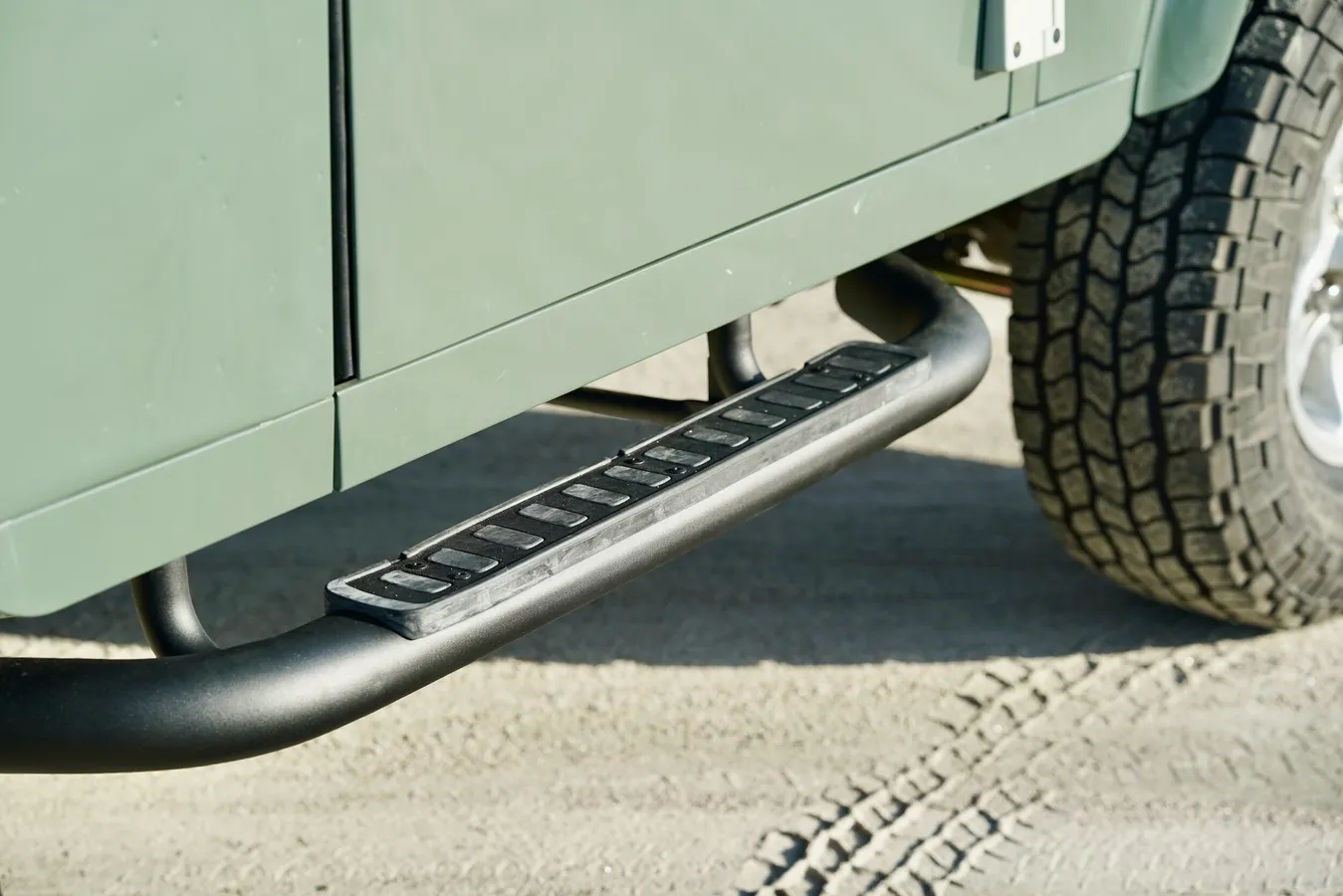 Restomod 1997 Land Rover Defender 90 Soft Top