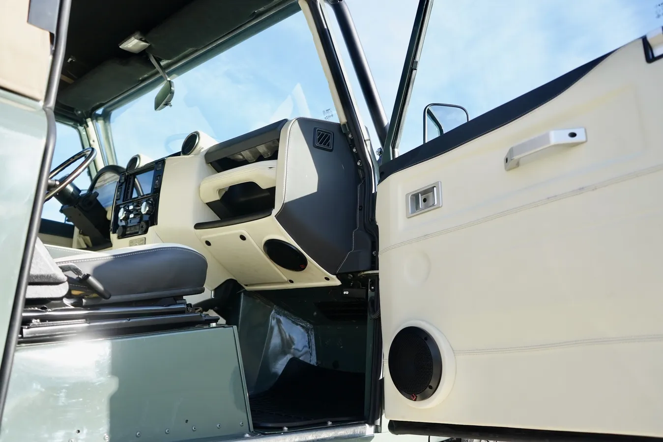 Restomod 1997 Land Rover Defender 90 Soft Top