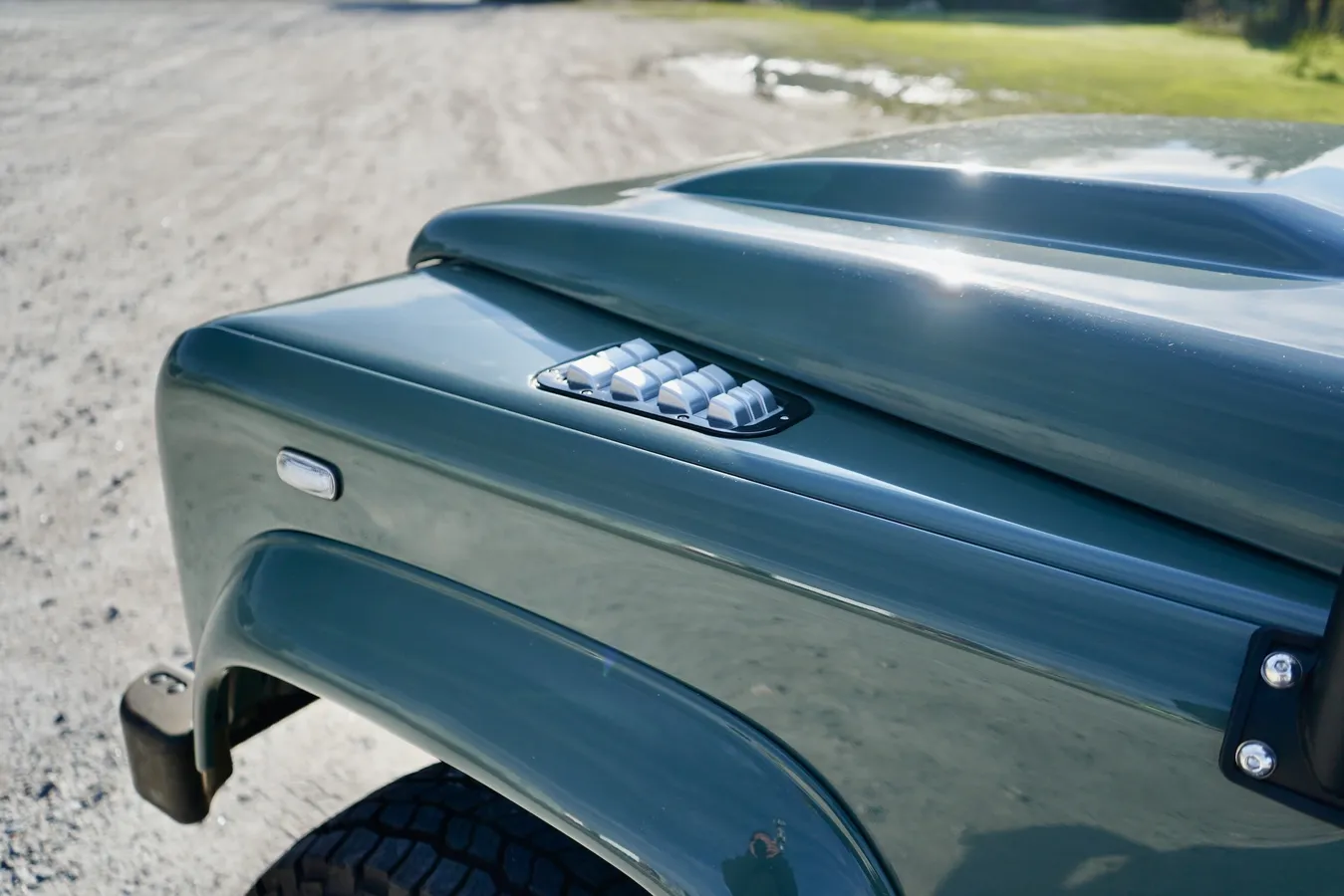 Restomod 1997 Land Rover Defender 90 Soft Top