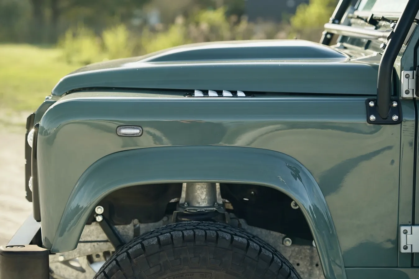 Restomod 1997 Land Rover Defender 90 Soft Top