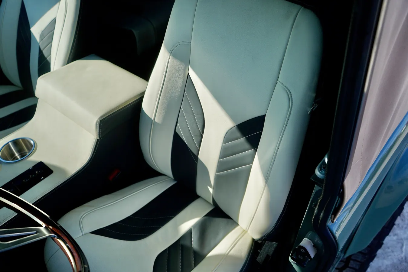 Restomod 1997 Land Rover Defender 90 Soft Top