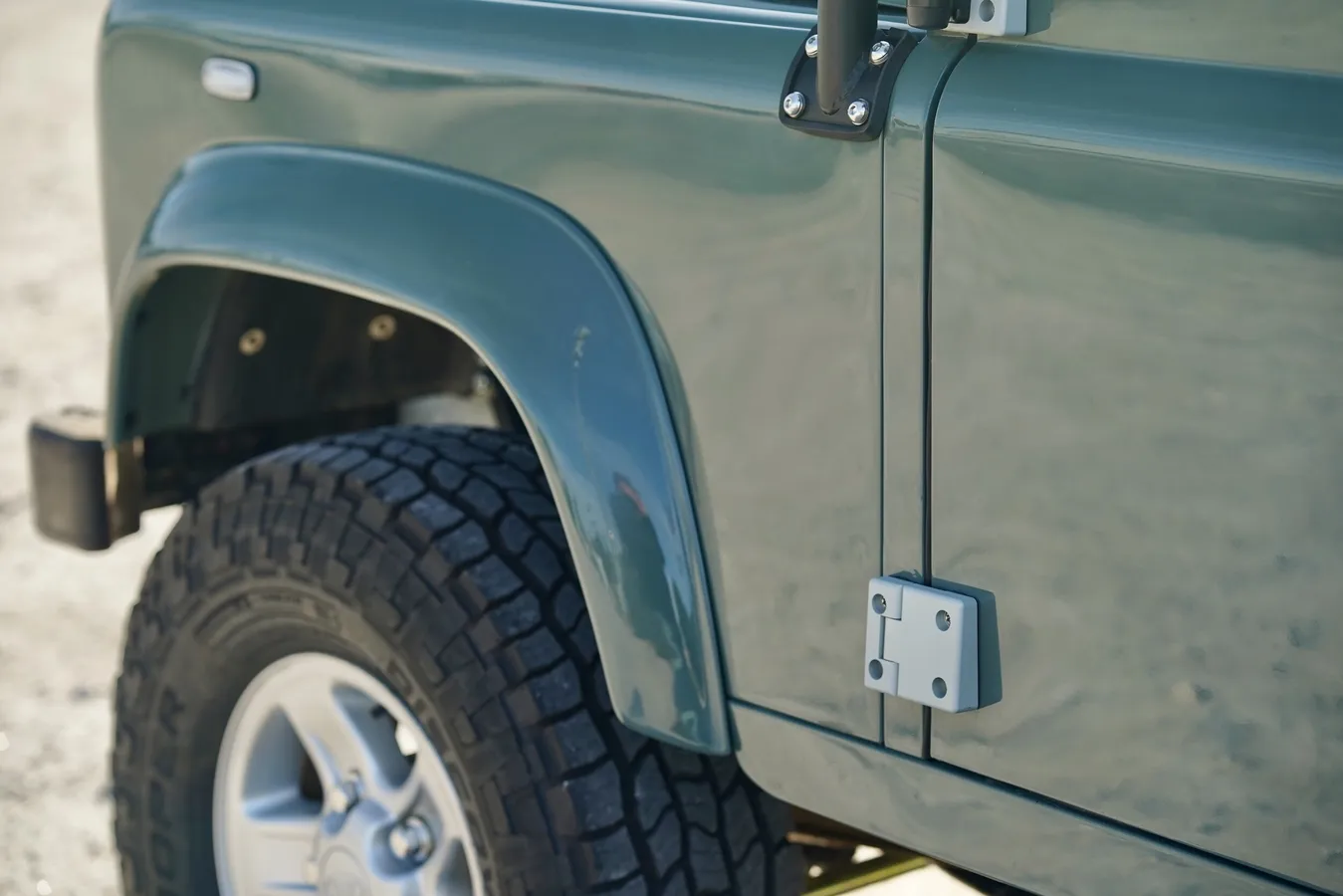 Restomod 1997 Land Rover Defender 90 Soft Top