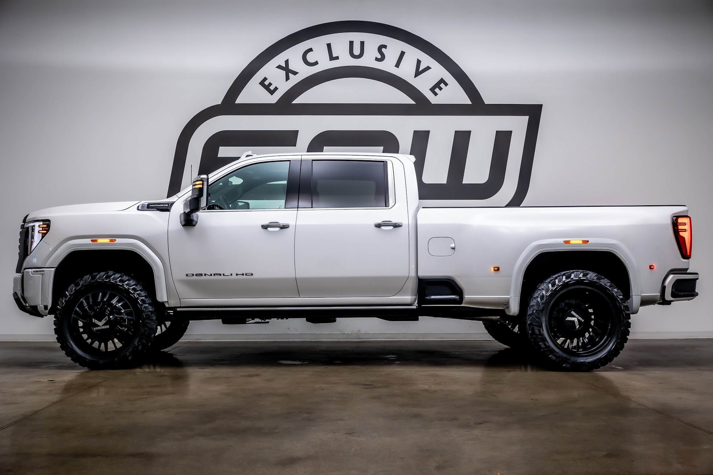 2025 GMC Sierra 3500 HD Denali Ultimate - 5