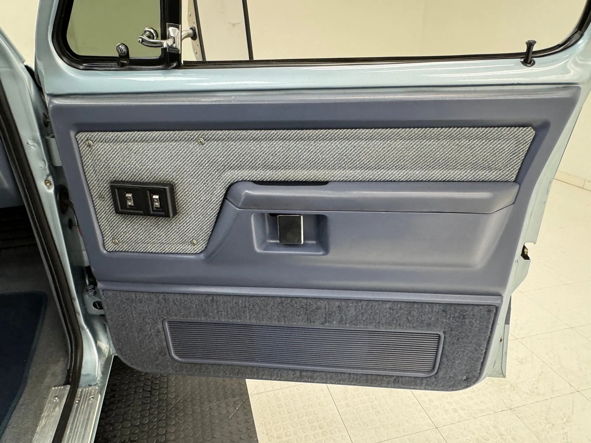 1987 Dodge Ramcharger 150 LE