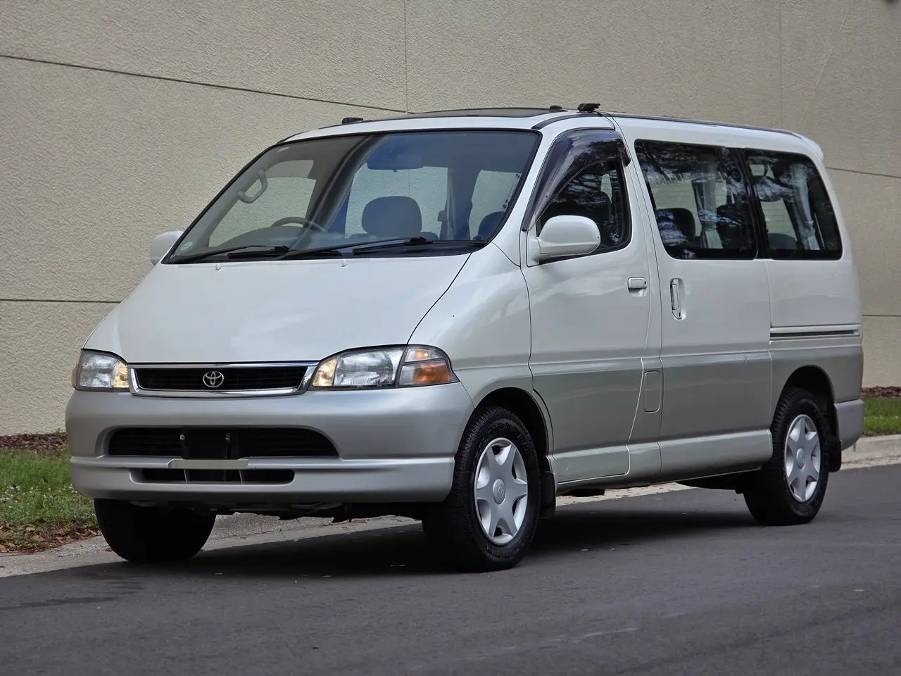  Toyota Granvia