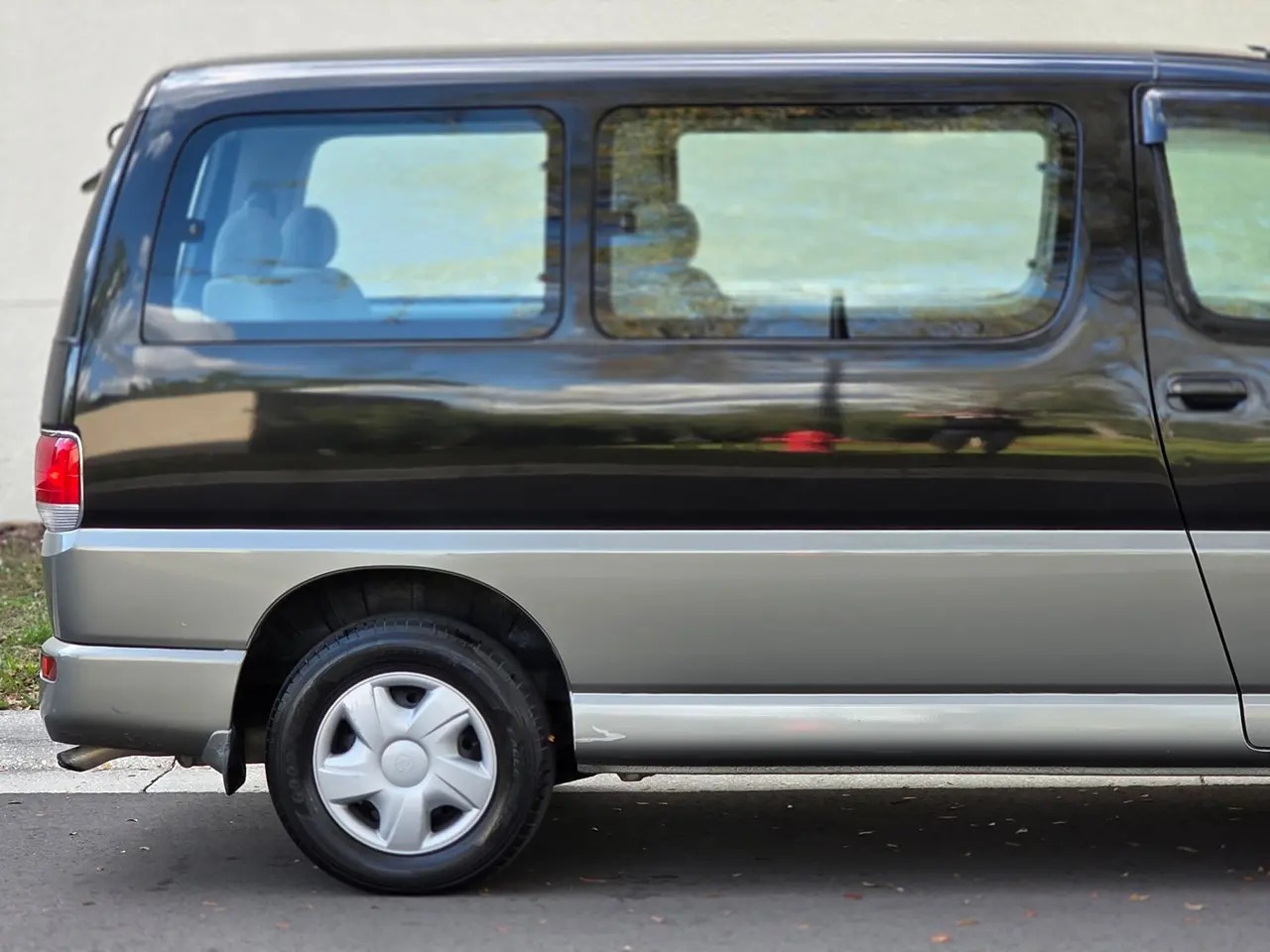 1998 Toyota Hiace Regius - 4