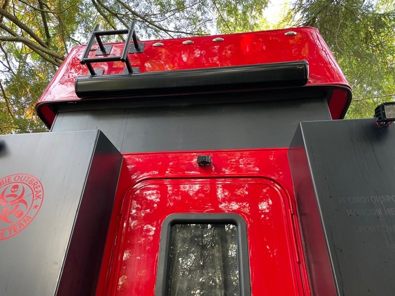 2010 Freightliner P2XL Sport Custom Camper