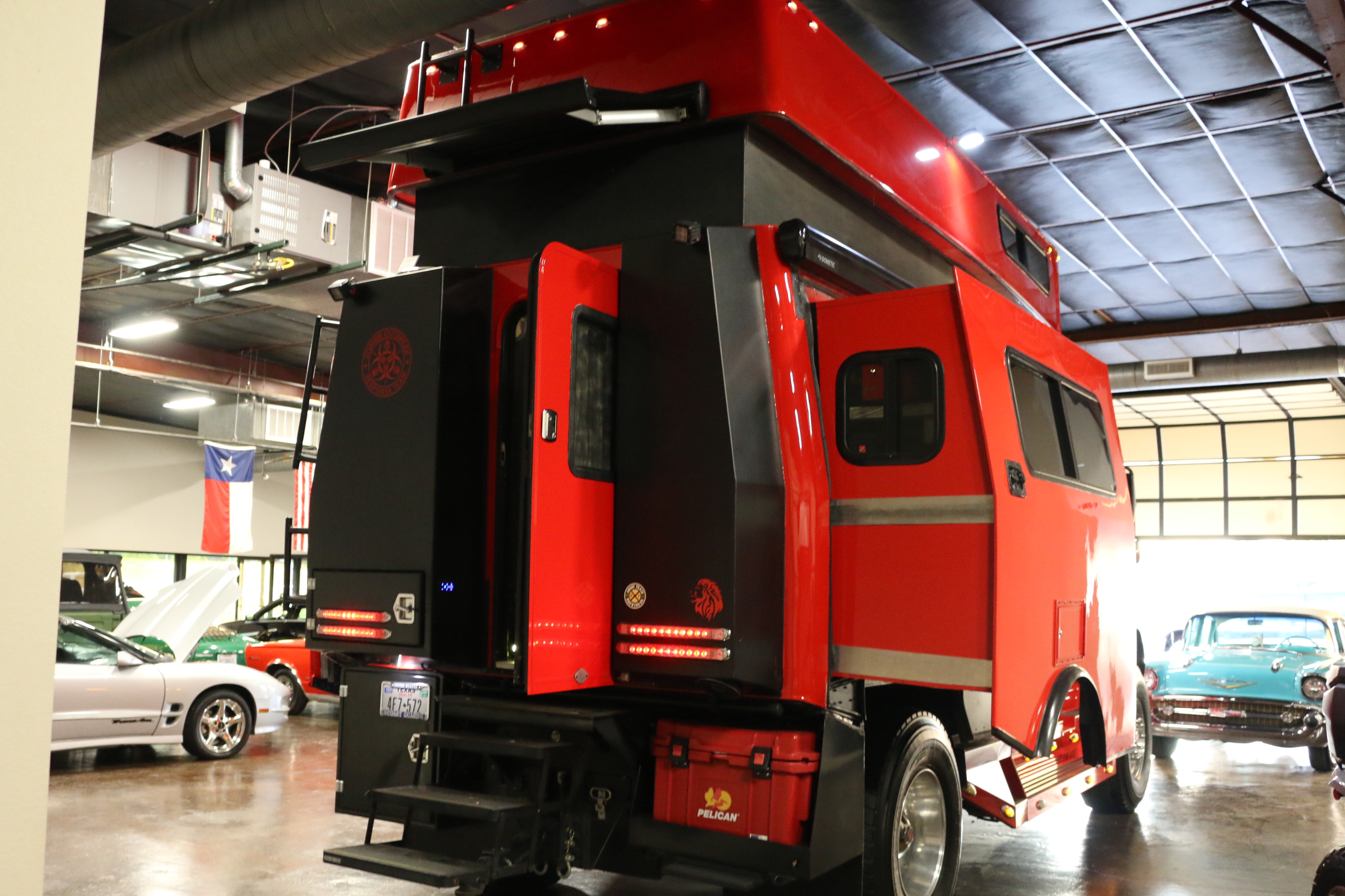 2010 Freightliner P2XL Sport Custom Camper