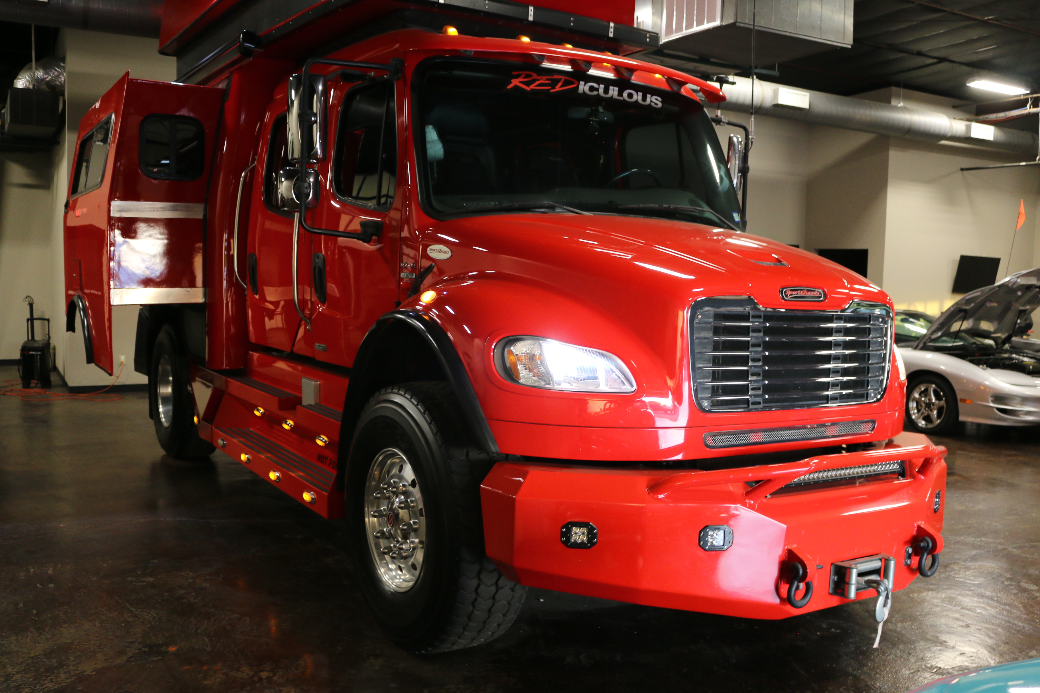 2010 Freightliner P2XL Sport Custom Camper - 4