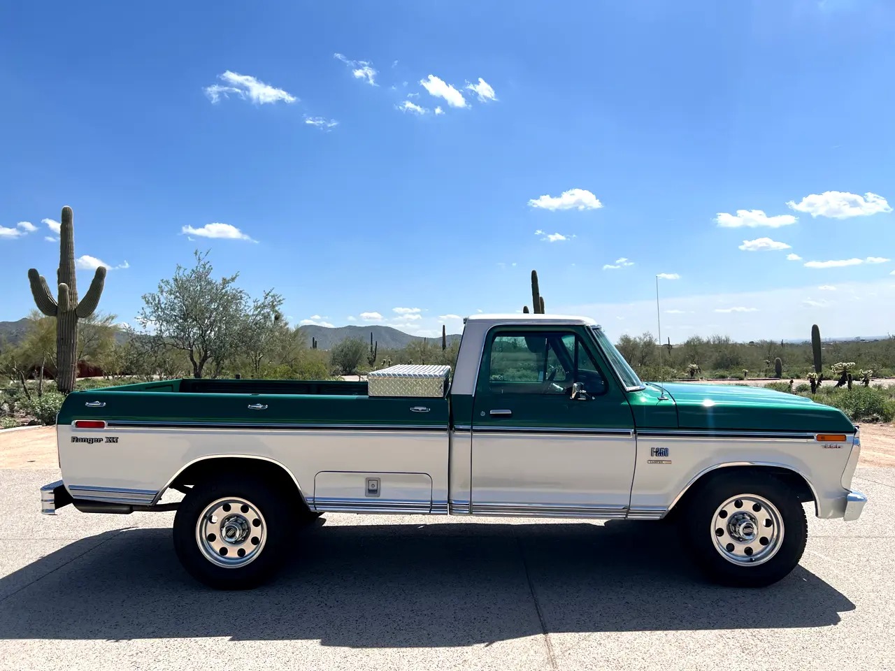 1973 Ford F-250 XLT Supercab - 2