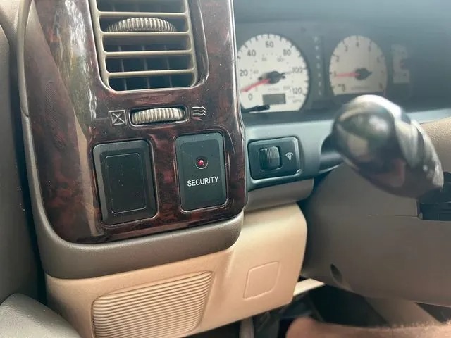 2004 Mitsubishi Montero Sport XLS