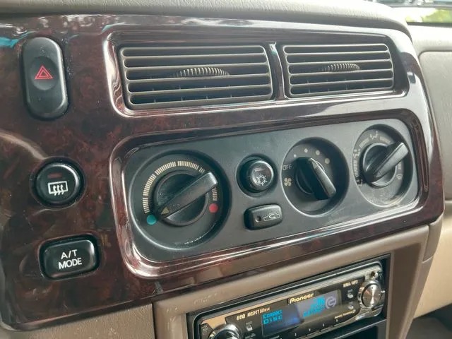 2004 Mitsubishi Montero Sport XLS