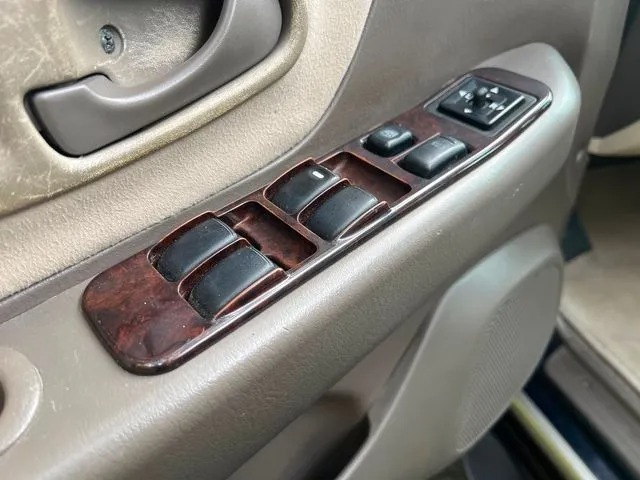 2004 Mitsubishi Montero Sport XLS