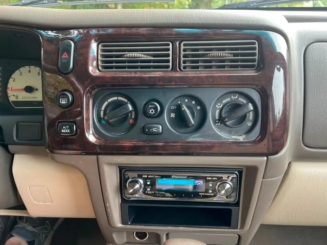 2004 Mitsubishi Montero Sport XLS