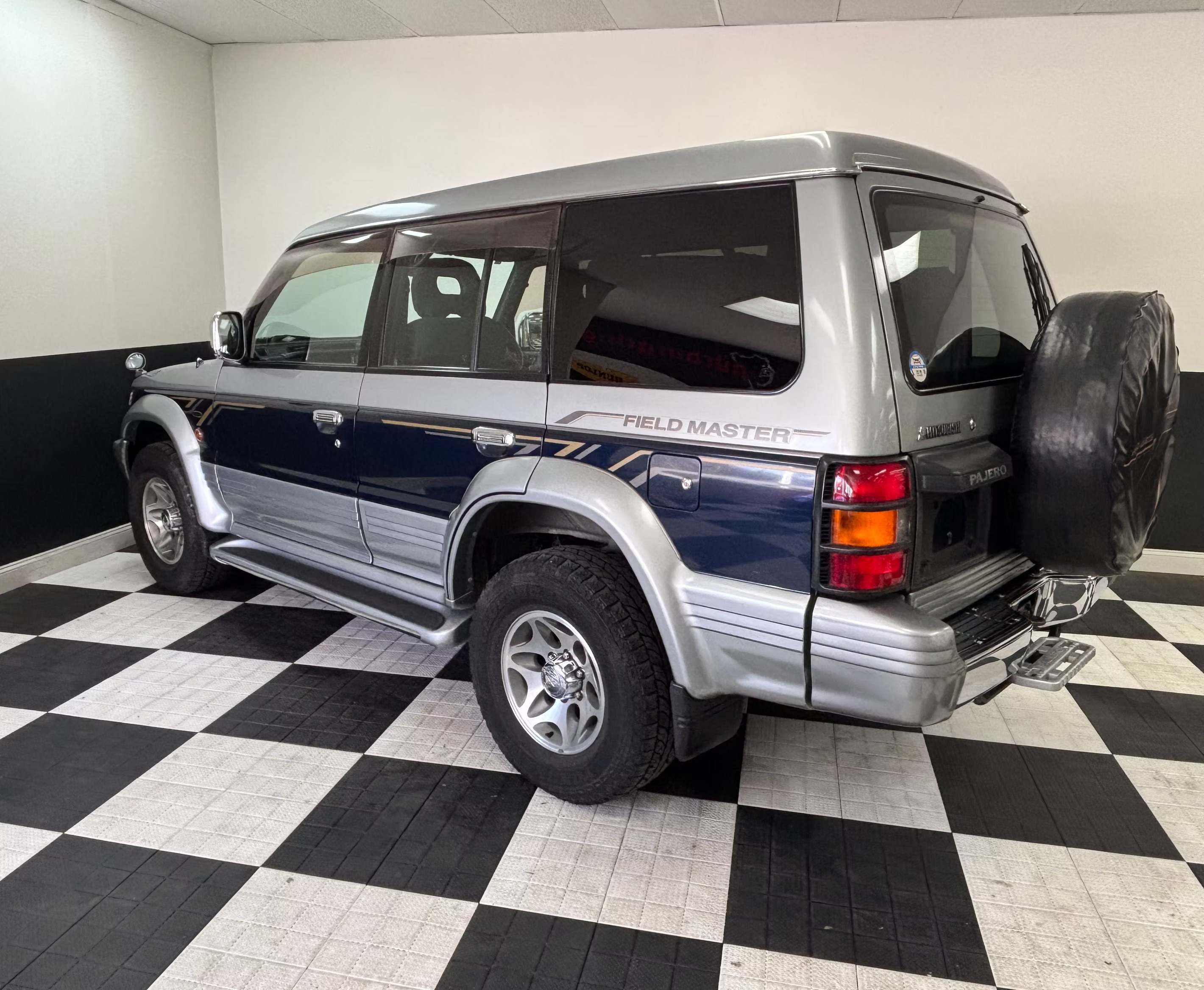 1997 Mitsubishi Pajero Field Master - 2