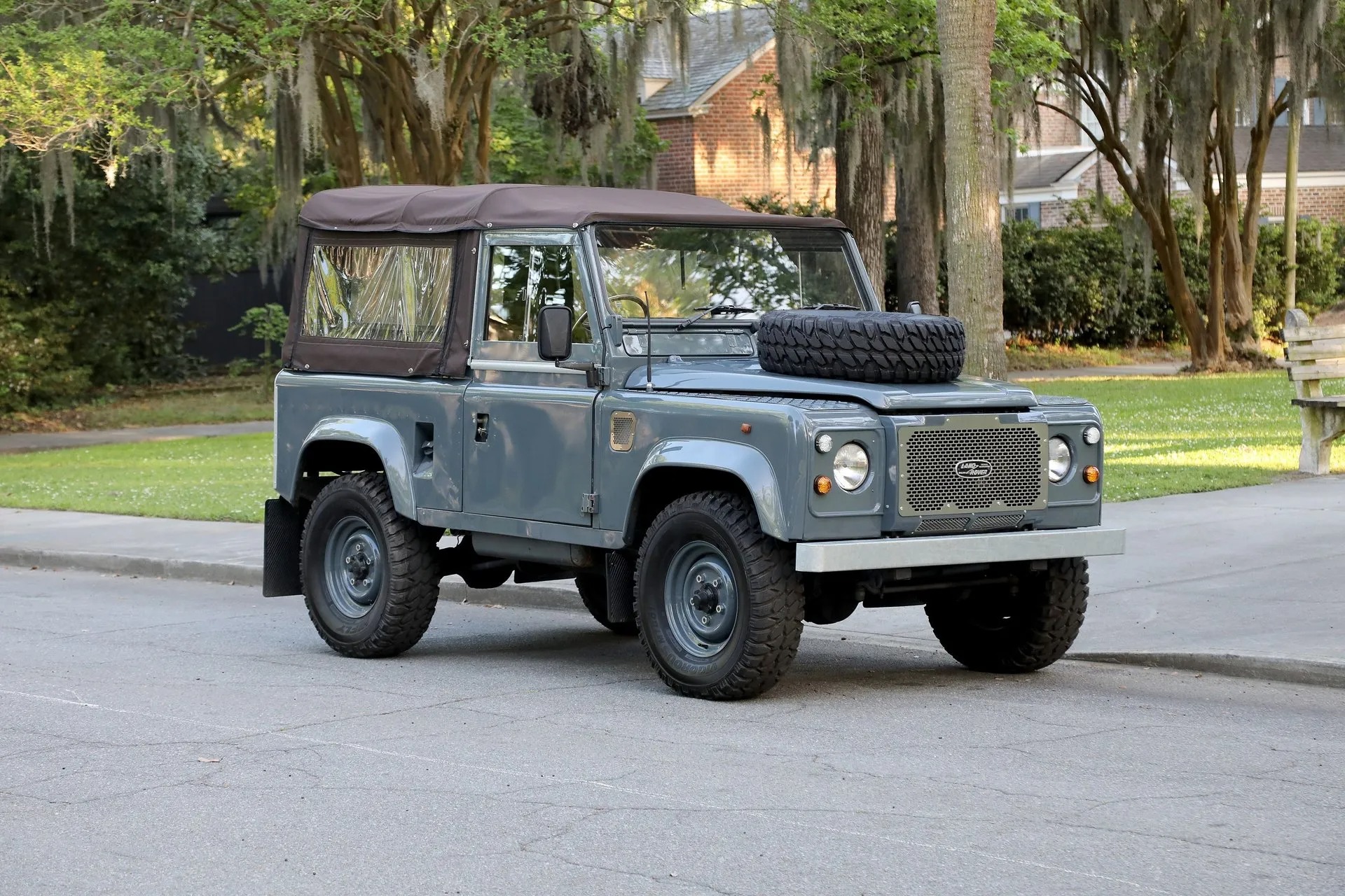  Land Rover Defender
