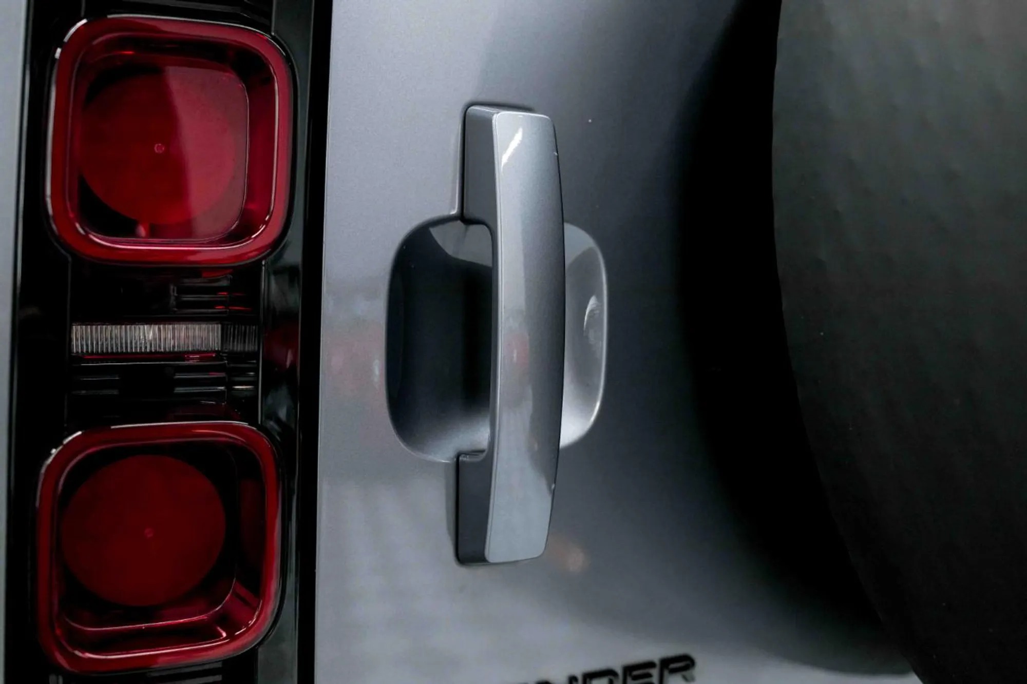 2023 Land Rover Defender SE