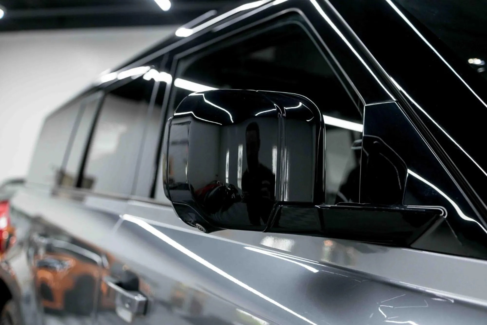 2023 Land Rover Defender SE