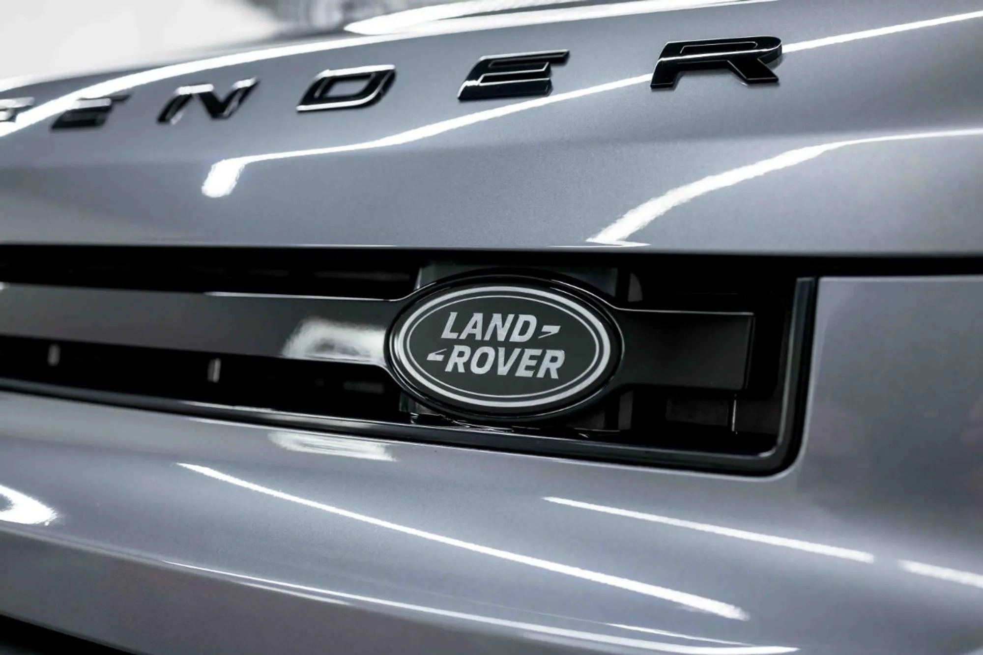 2023 Land Rover Defender SE