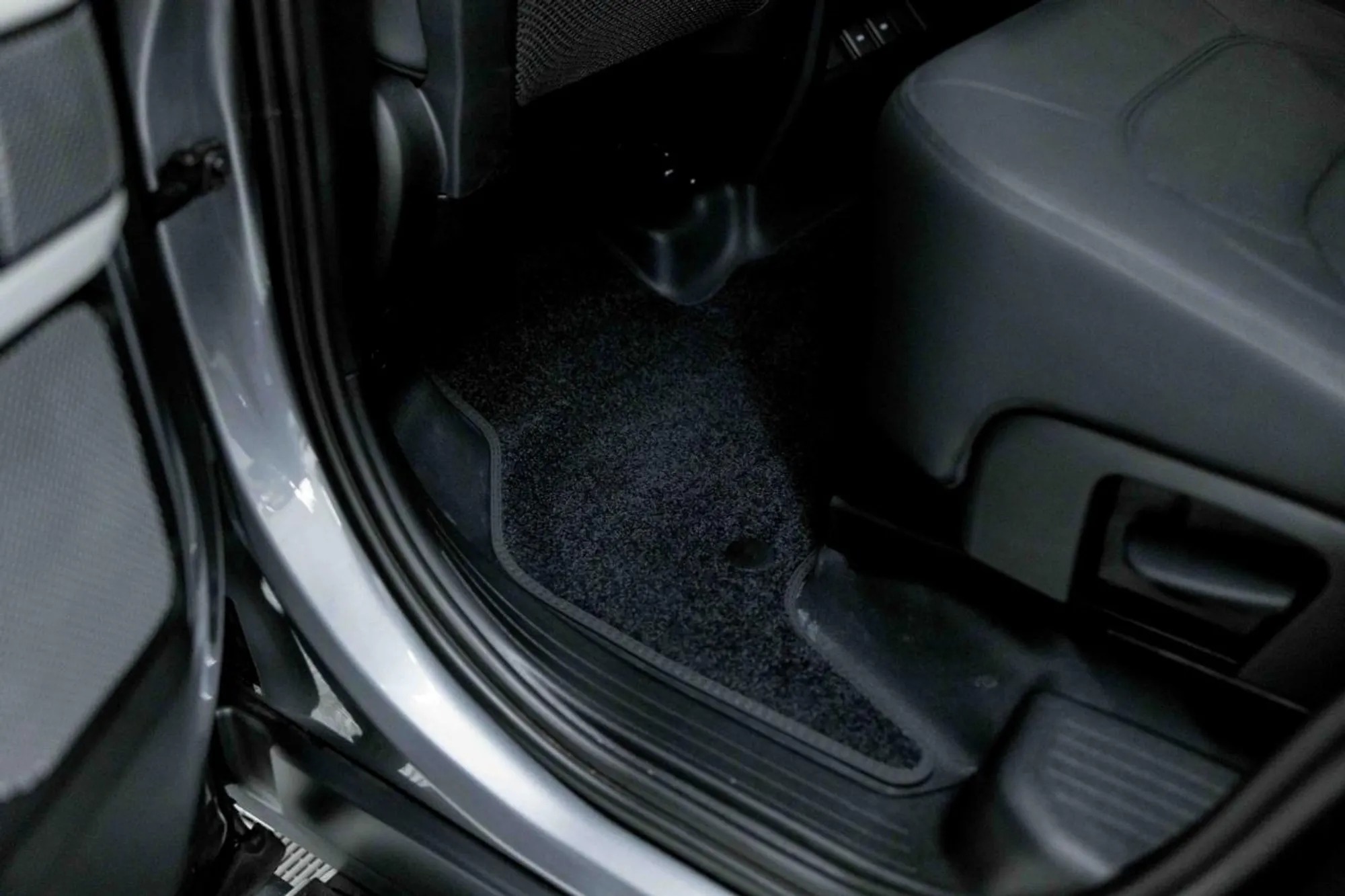 2023 Land Rover Defender SE