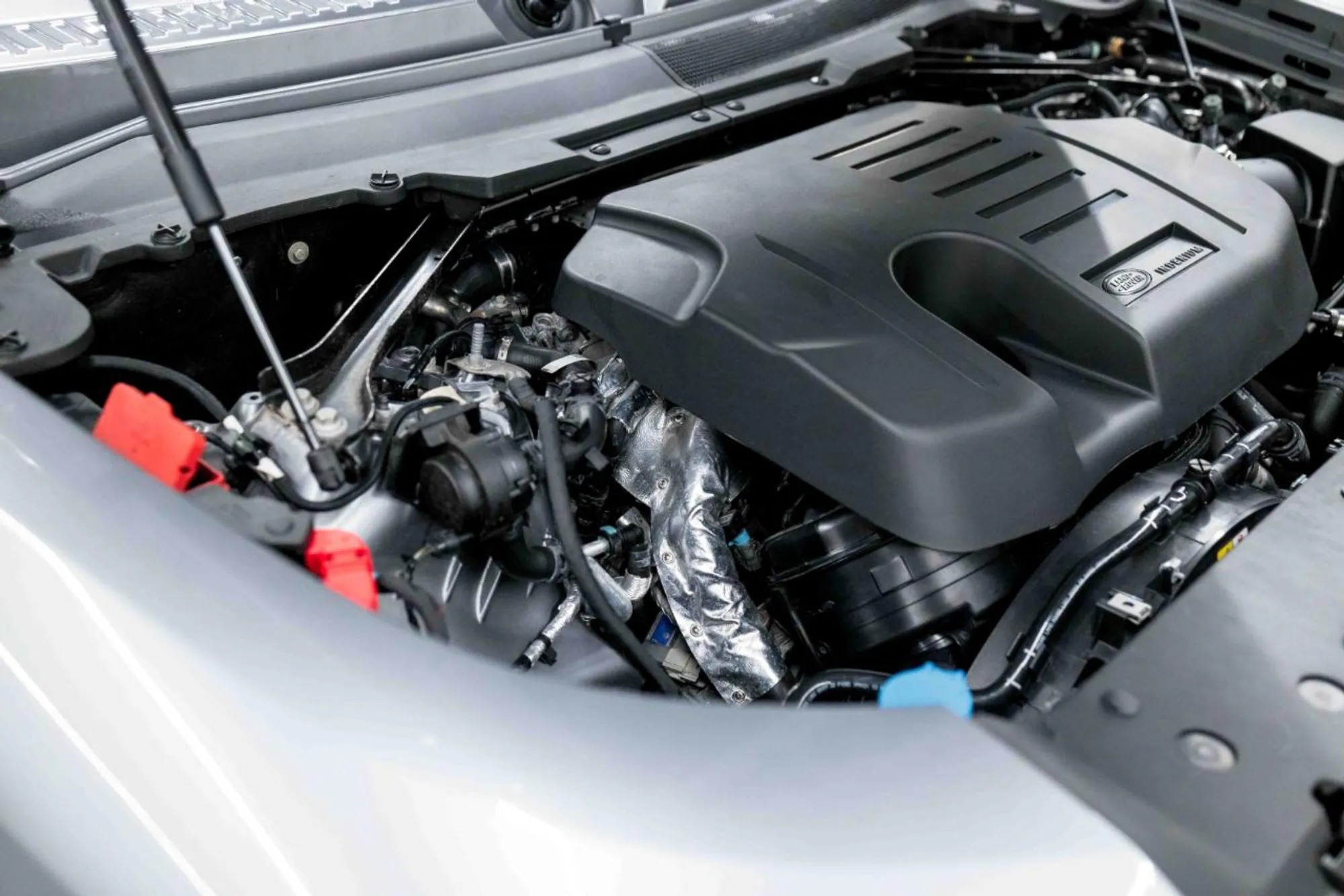 2023 Land Rover Defender SE