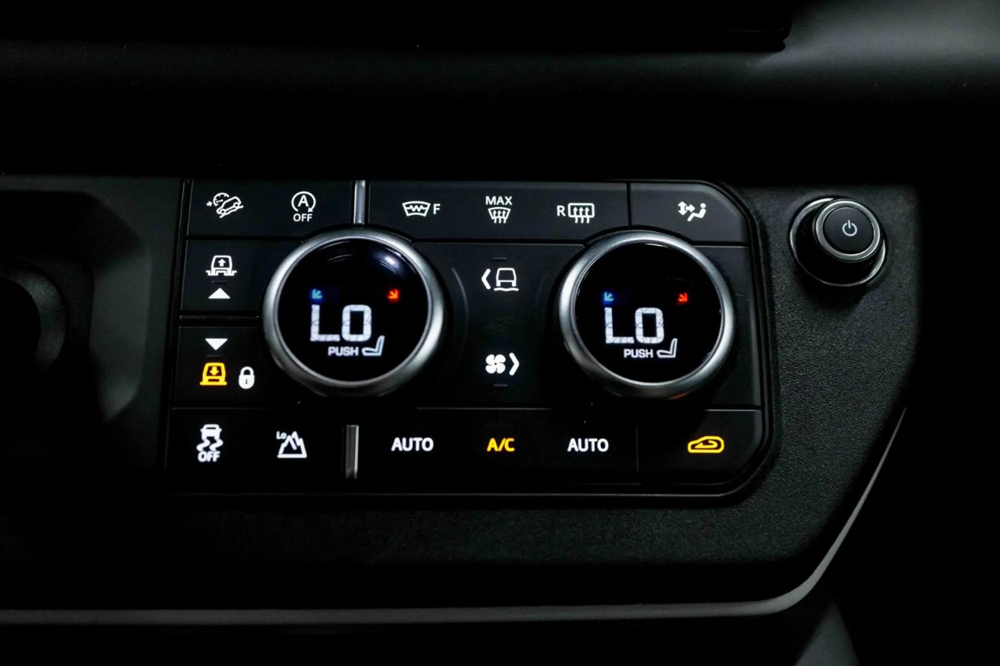 2023 Land Rover Defender SE