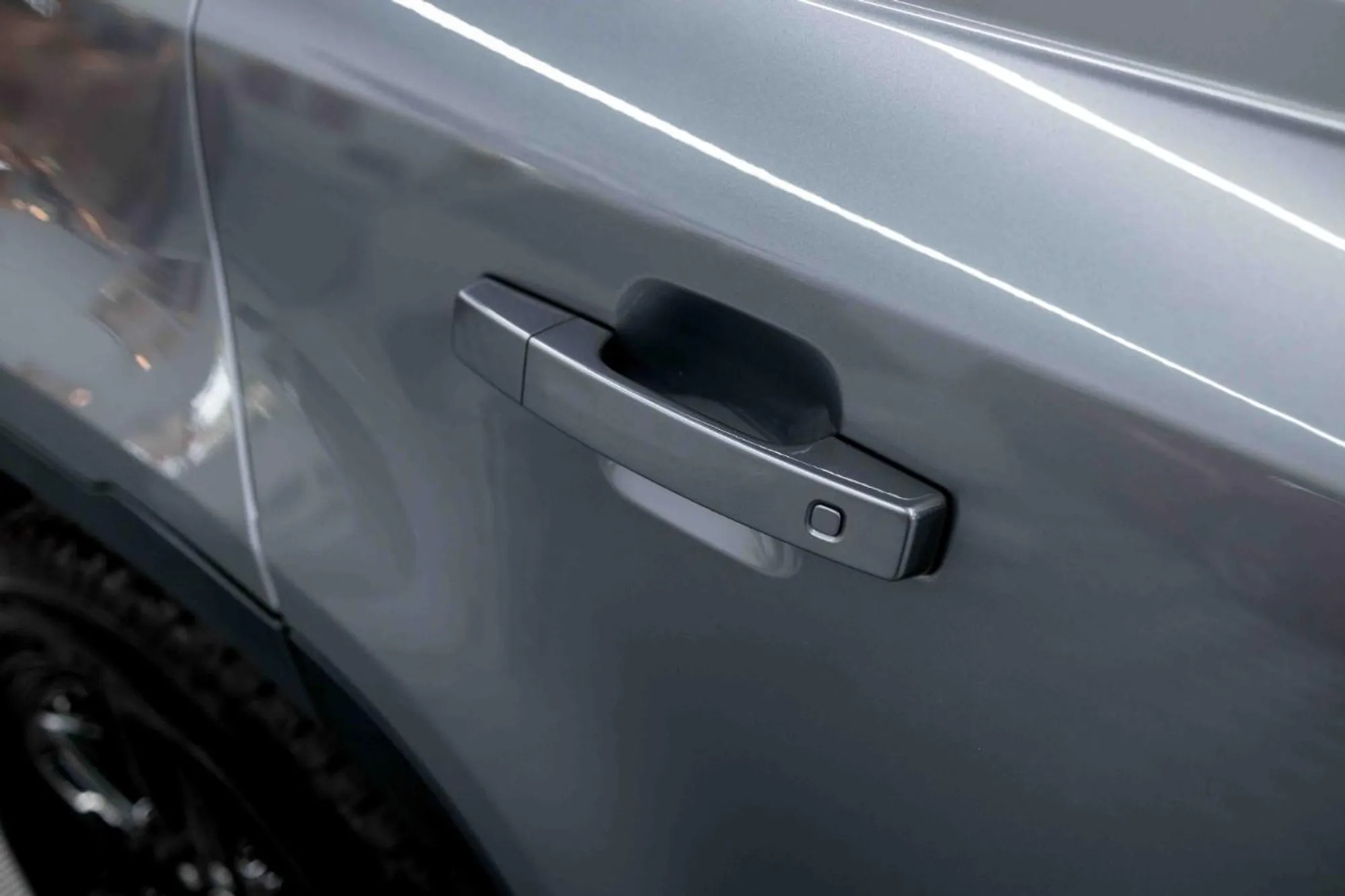 2023 Land Rover Defender SE