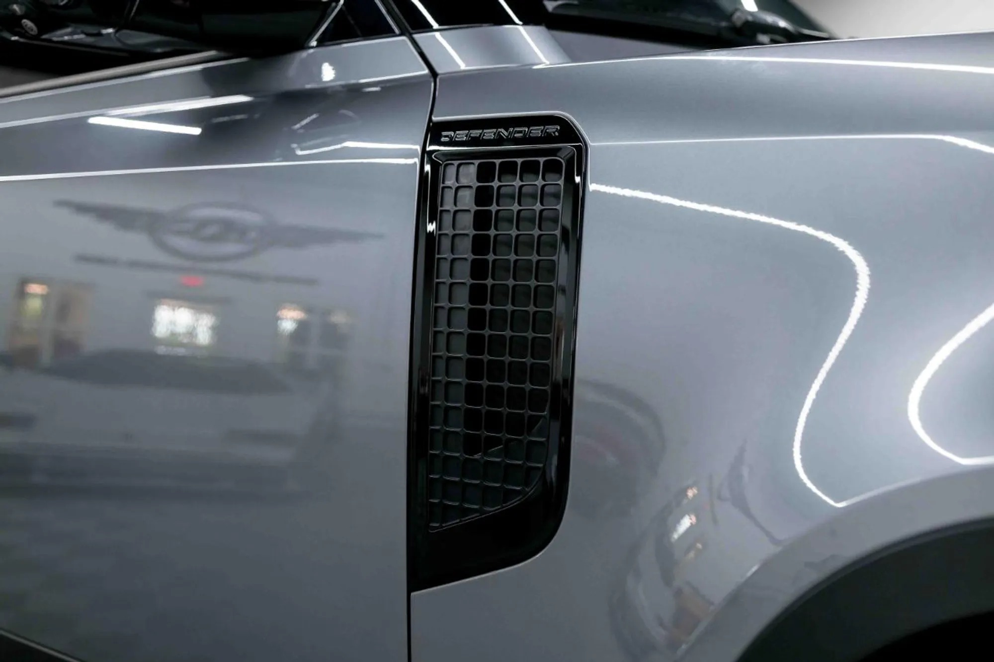 2023 Land Rover Defender SE