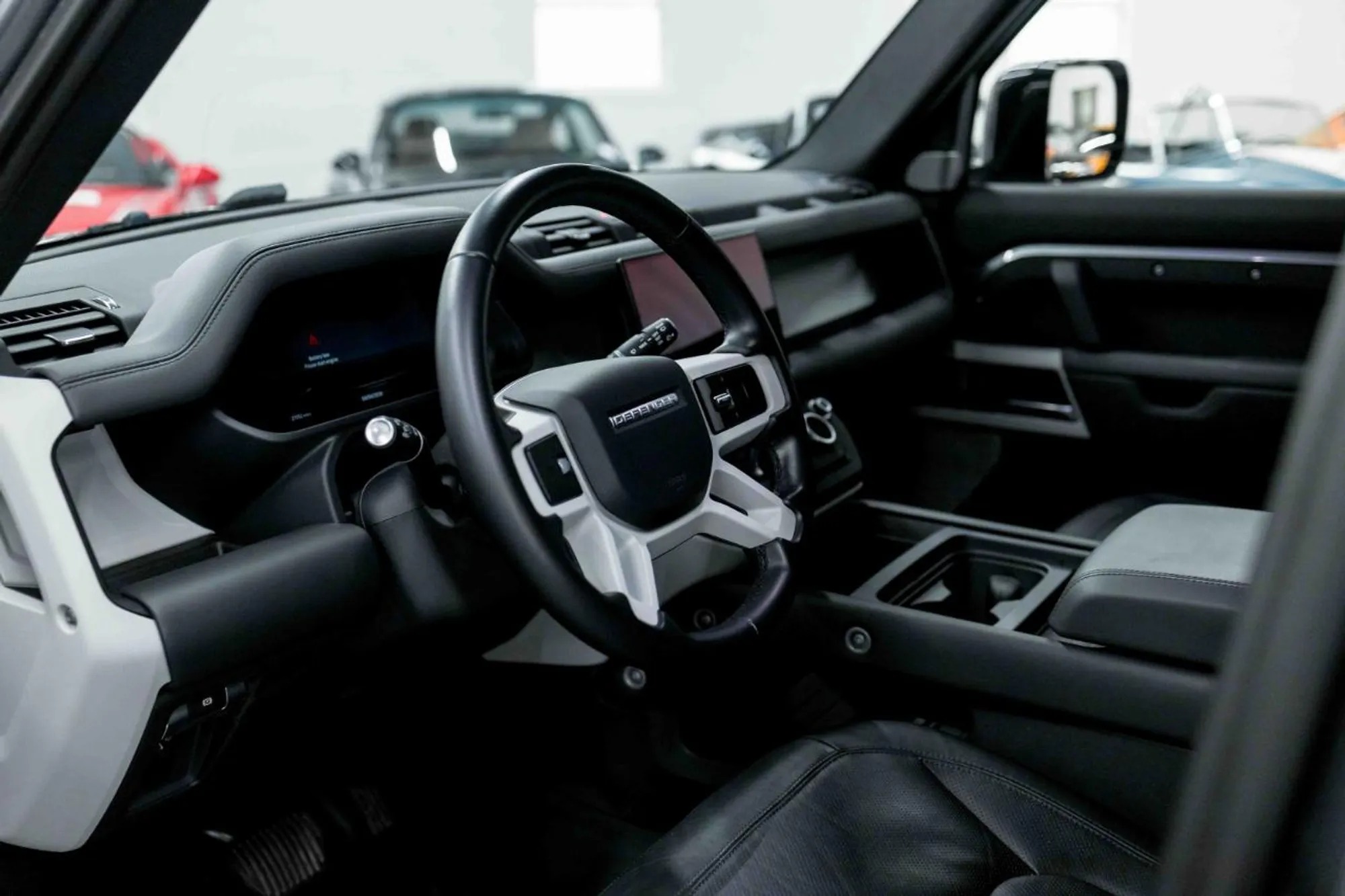 2023 Land Rover Defender SE