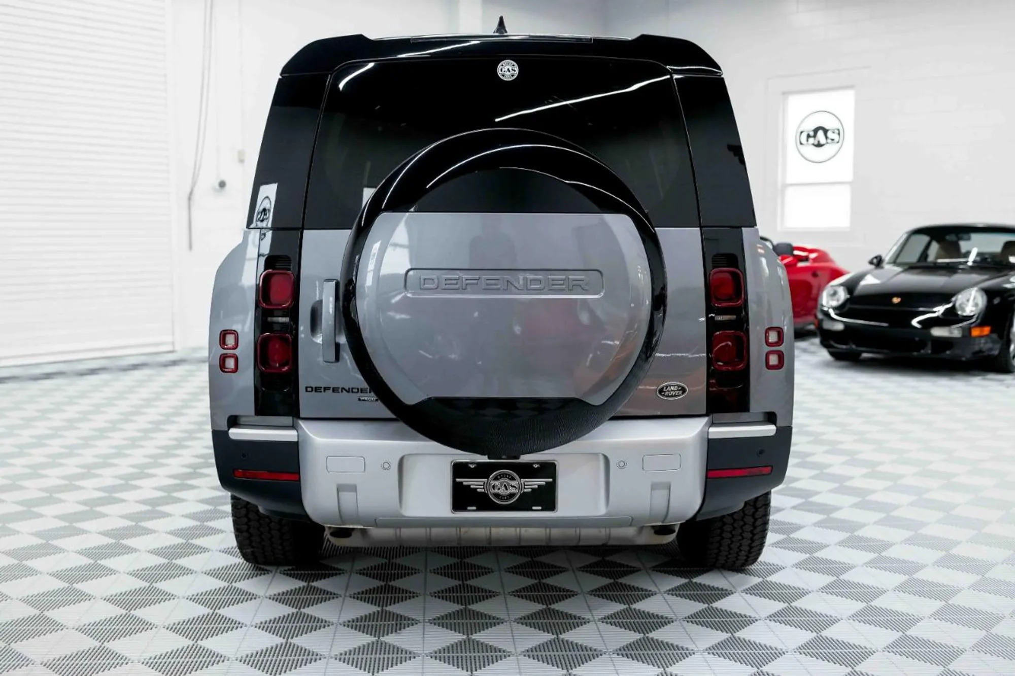 2023 Land Rover Defender SE - 5