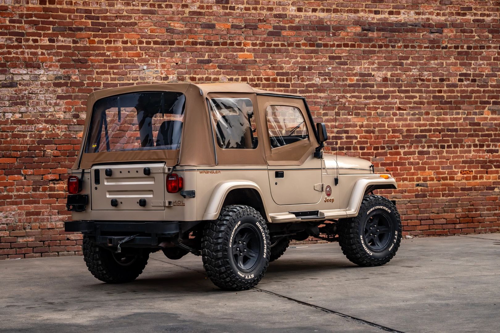 1993 Jeep Wrangler Sahara - 2