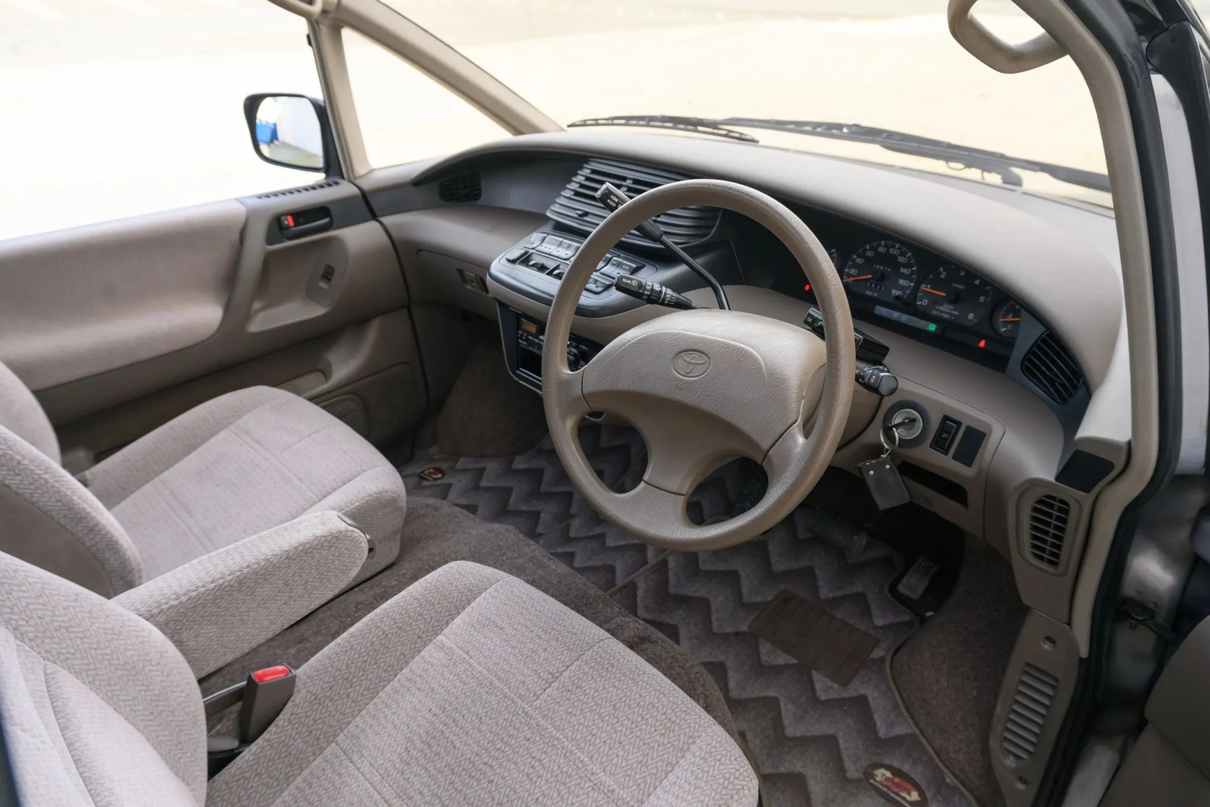 1992 Toyota Estima Lucida G - 2