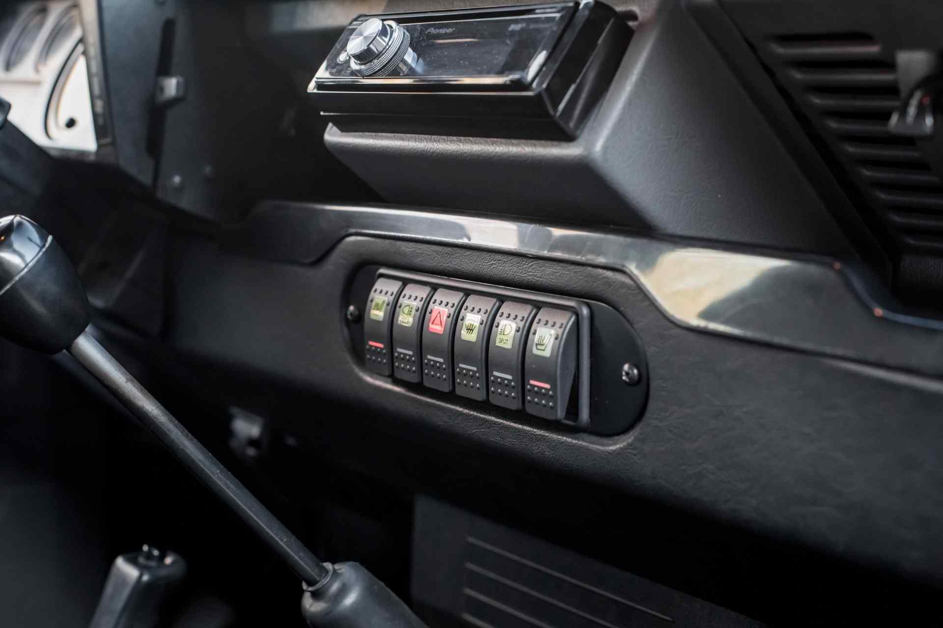 2000 Land Rover Defender 130