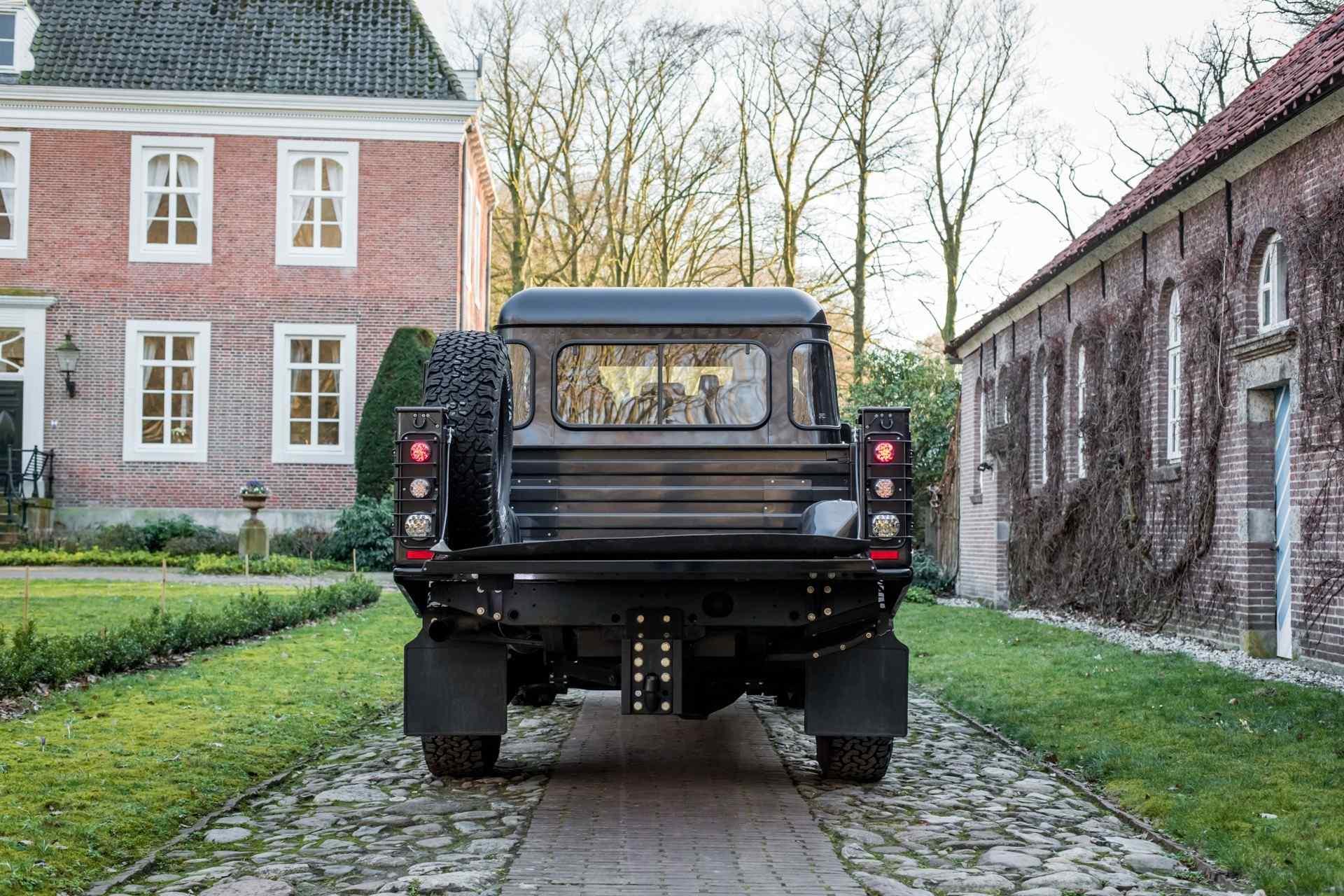 Sale Pending: 2000 Land Rover Defender 130