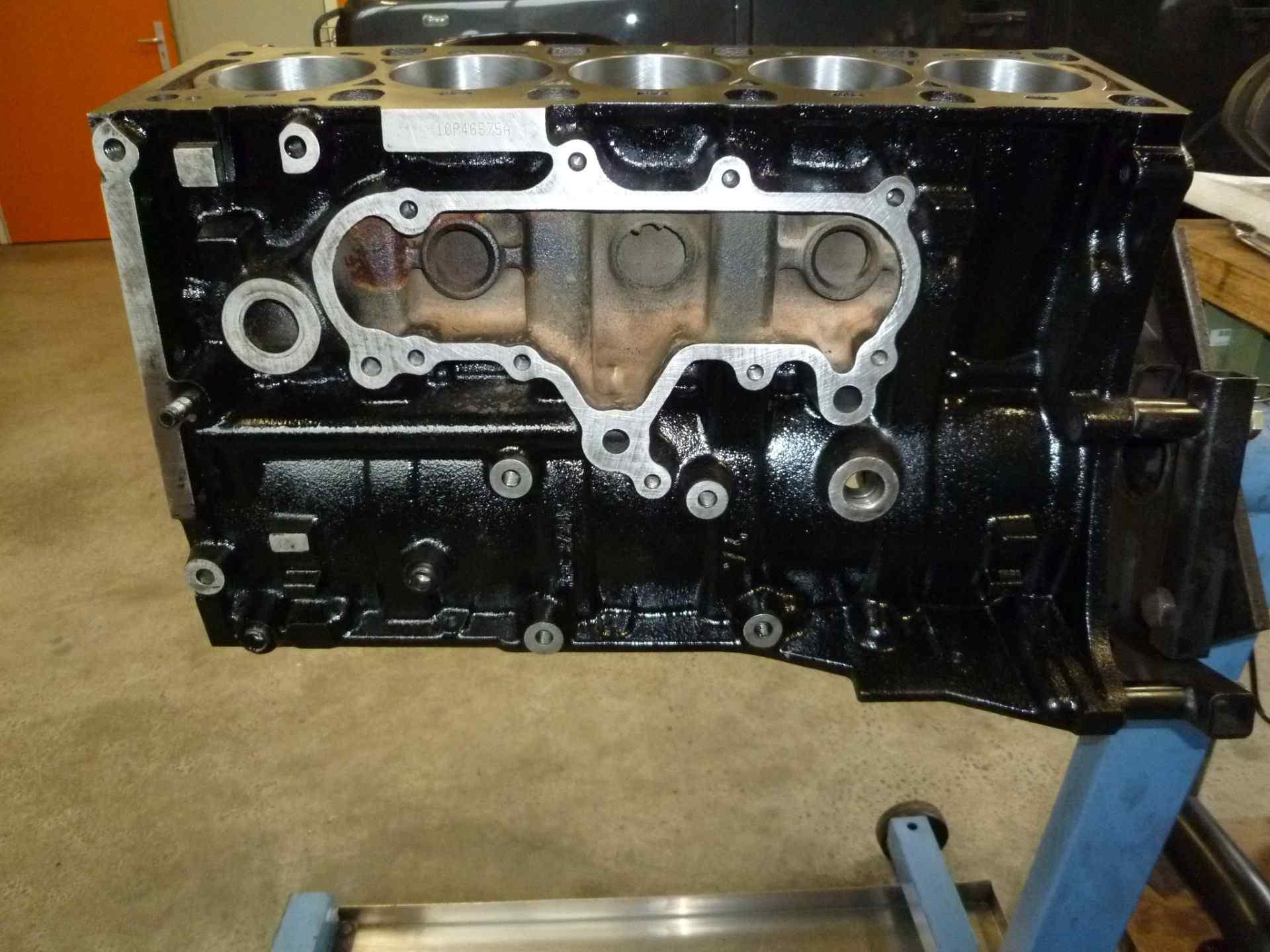 Sale Pending: 2000 Land Rover Defender 130