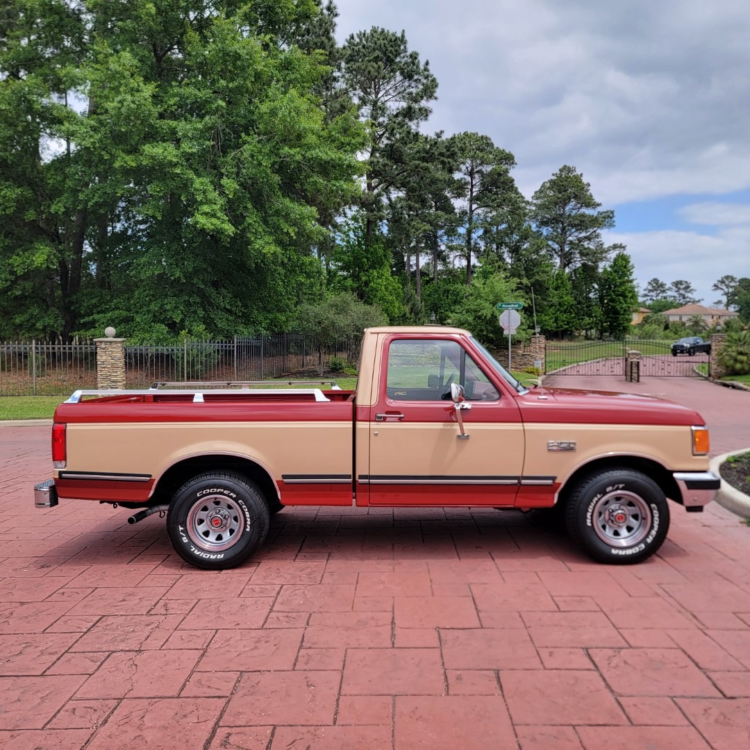 1987 Ford F-150 XLT Lariat - 2