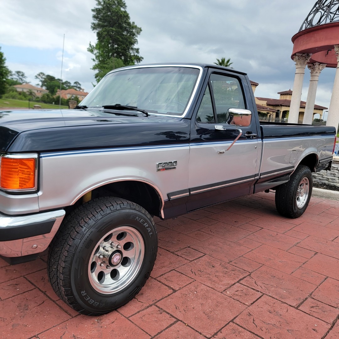 1989 Ford F-250 XLT Lariat