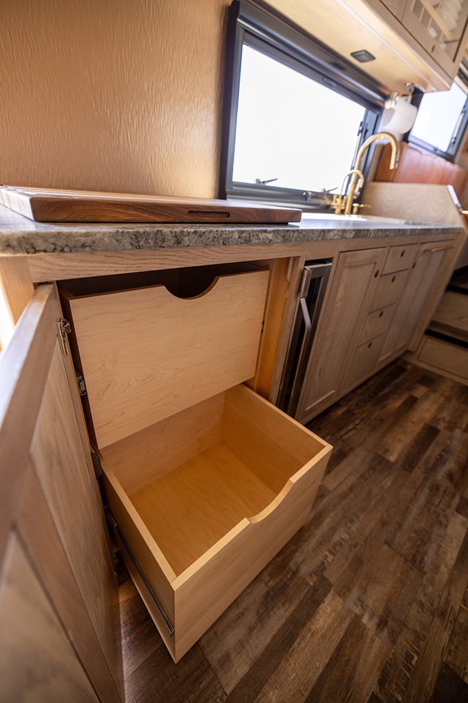 2023 EarthRoamer XV-SX-008