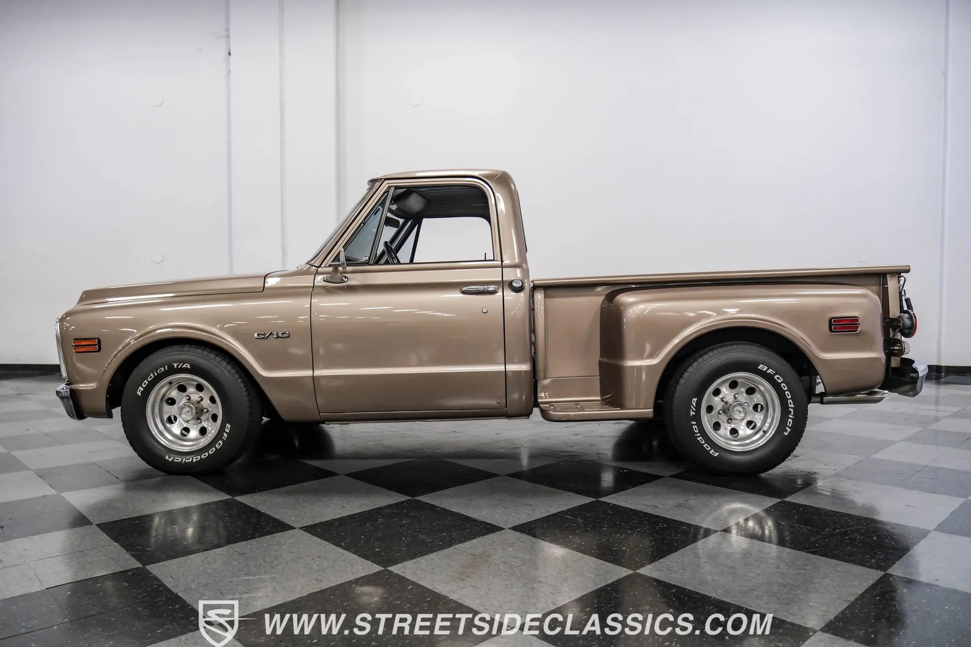 1969 Chevrolet C10 Stepside - 3