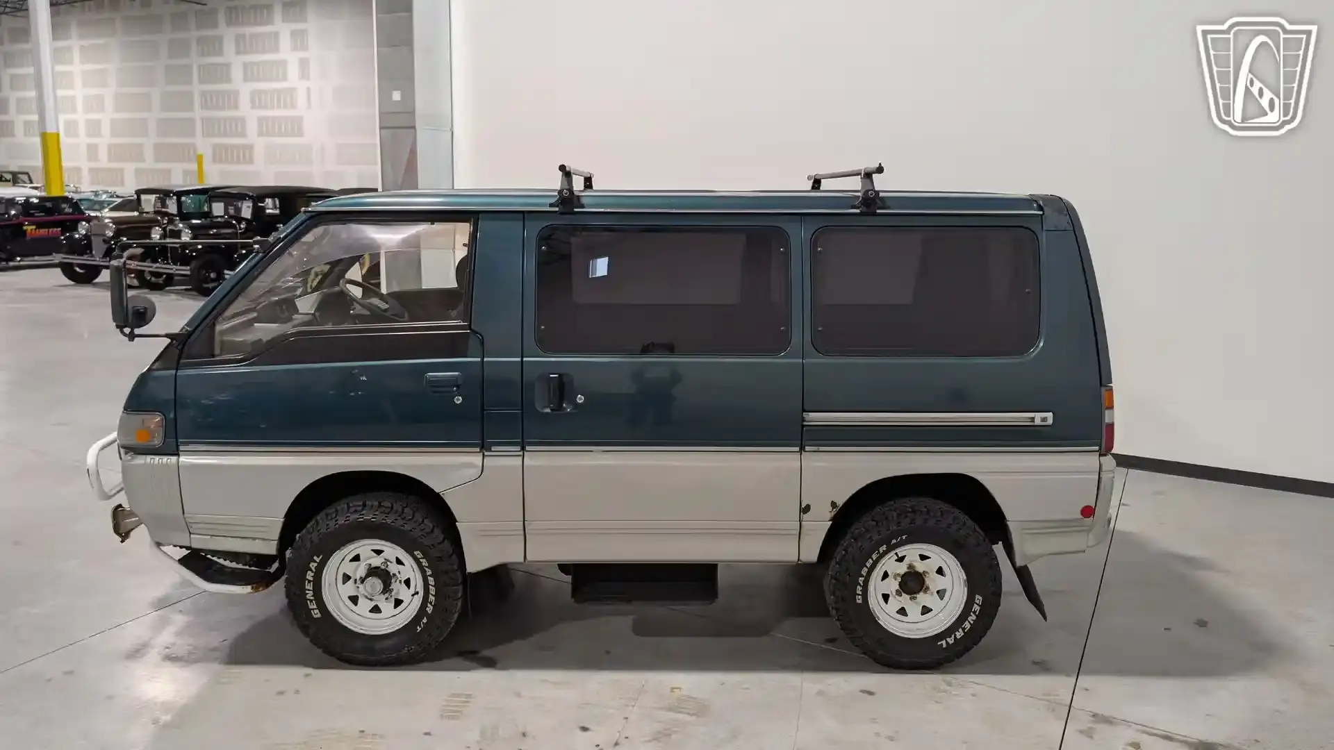 1995 Mitsubishi Delica - 2