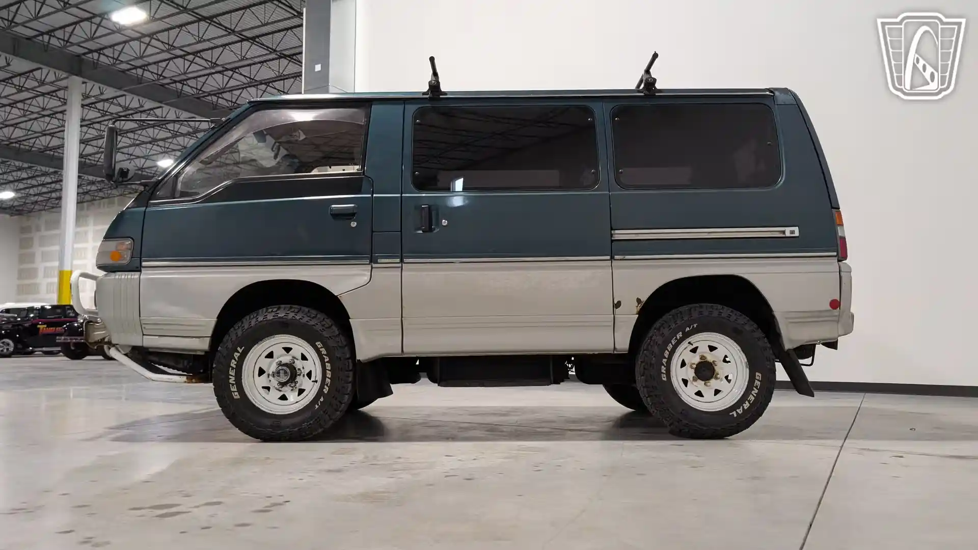 1995 Mitsubishi Delica - 2